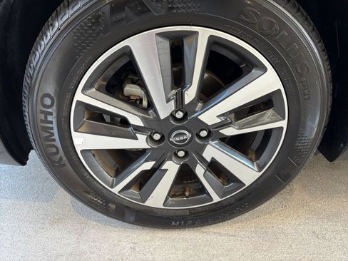 Used 2025 Nissan Versa SV FWD image 30