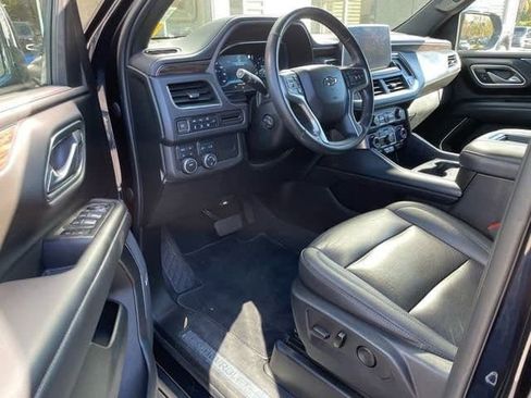 Used 2022 Chevrolet Tahoe Z71 w/ Luxury Package image 9