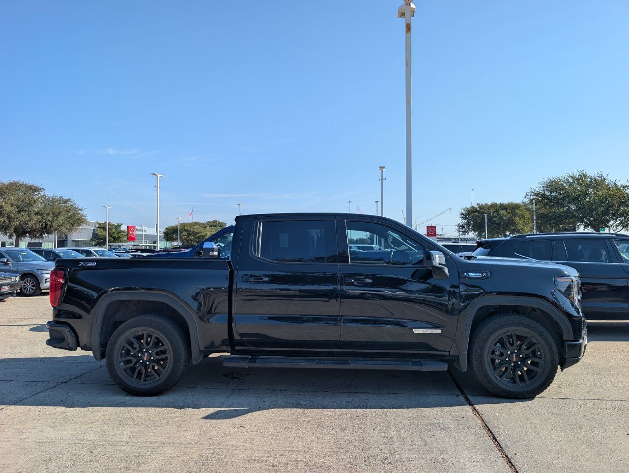 Used 2025 GMC Sierra 1500 Elevation w/ Elevation Premium Package AWD/4WD image 3