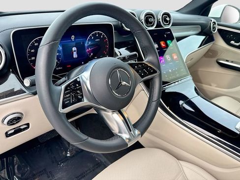 Used 2025 Mercedes-Benz GLC 300 4MATIC image 9