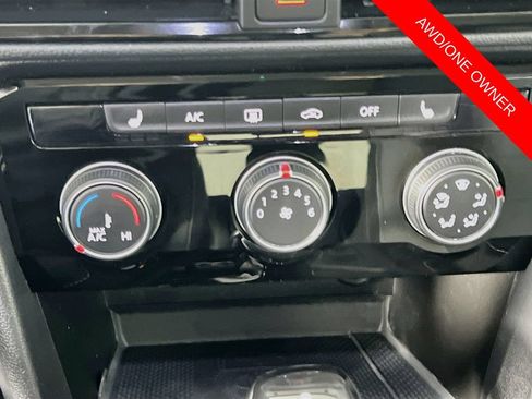 Used 2023 Volkswagen Taos SE AWD/4WD image 16