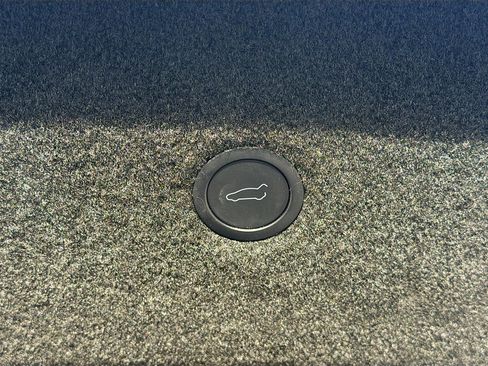 Used 2022 Tesla Model S Plaid image 14