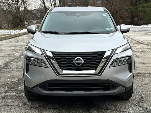 Certified 2022 Nissan Rogue SV image 3