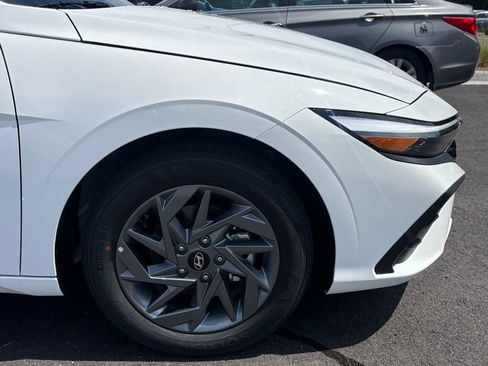 New 2026 Hyundai Elantra Hybrid FWD image 12