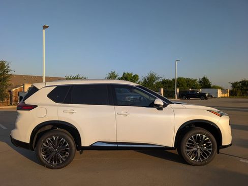 New 2026 Nissan Rogue Platinum AWD/4WD image 3