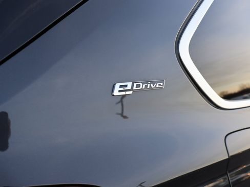 Used 2017 BMW X5 xDrive40e image 7