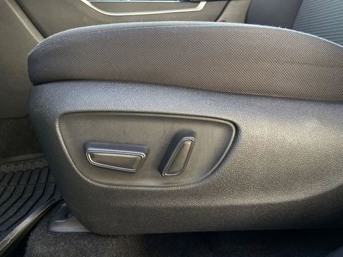 Used 2024 Toyota Highlander LE image 12