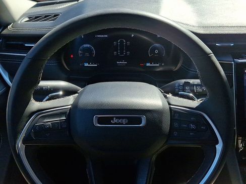 Used 2023 Jeep Grand Cherokee L Limited AWD/4WD image 19