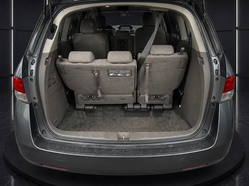 Used 2016 Honda Odyssey SE image 6