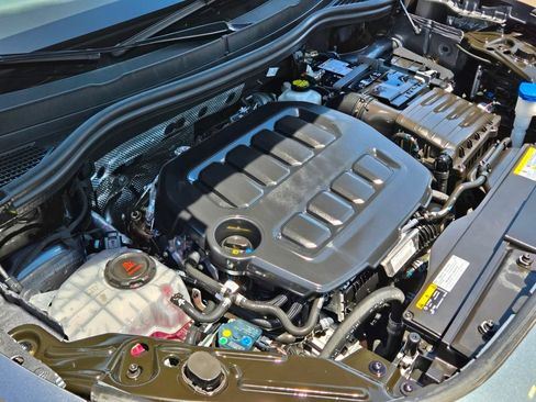 Certified 2025 Volkswagen Tiguan S FWD image 14