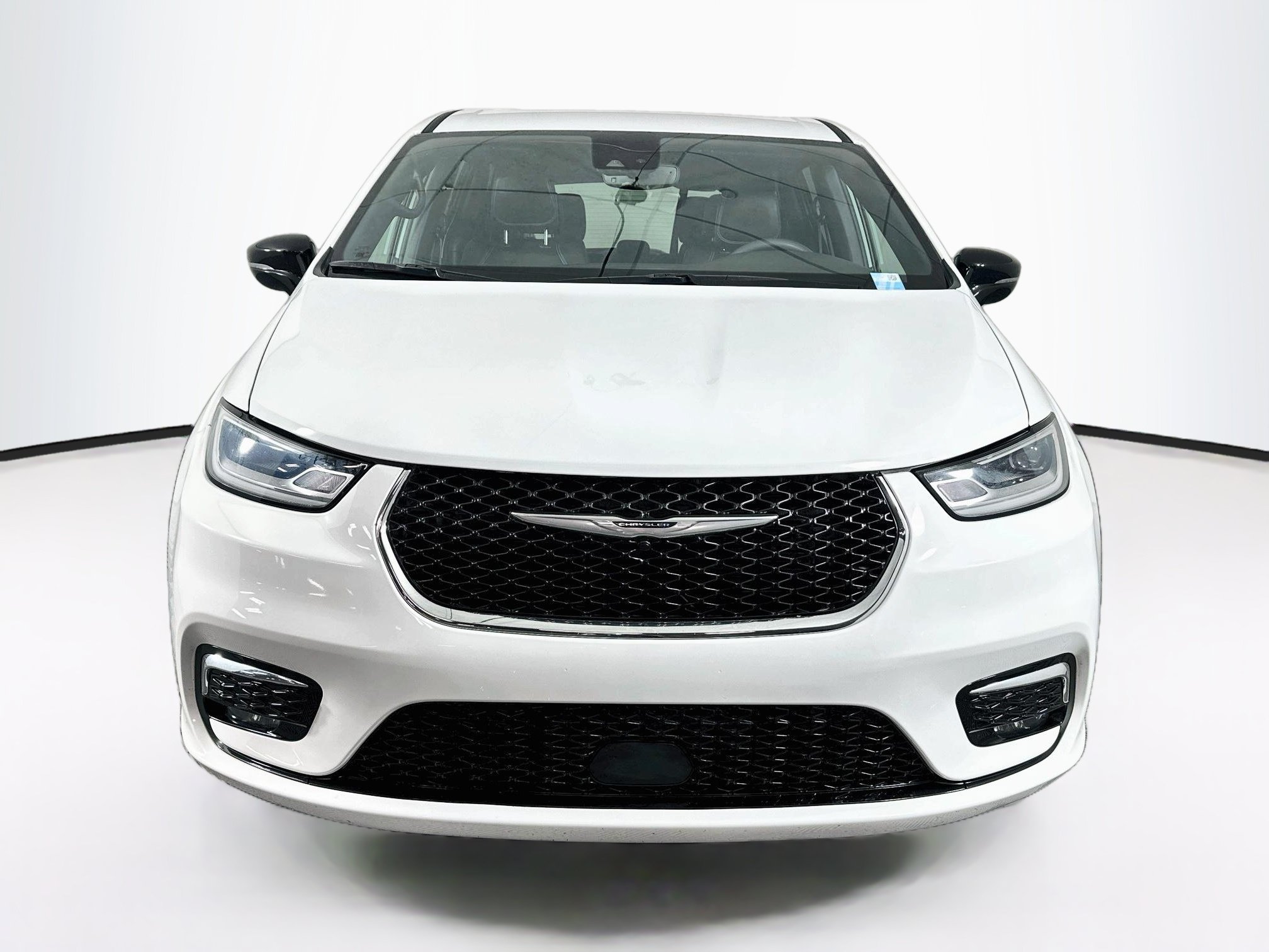 Used 2025 Chrysler Pacifica Select FWD image 2