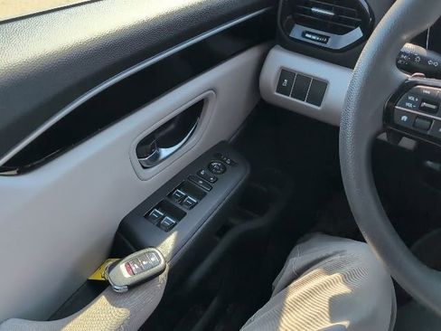 Used 2023 Honda Pilot LX image 10