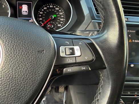 Used 2018 Volkswagen Tiguan SE AWD/4WD image 36