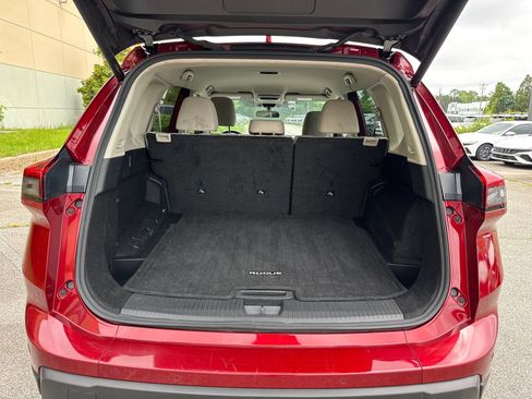 Used 2025 Nissan Rogue SV FWD image 18