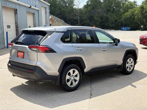 Used 2022 Toyota RAV4 LE AWD/4WD image 5