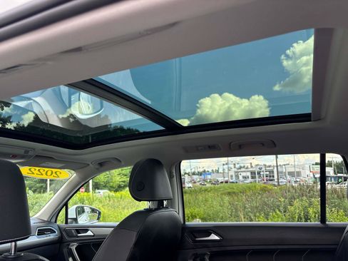 Used 2022 Volkswagen Tiguan SE FWD image 15