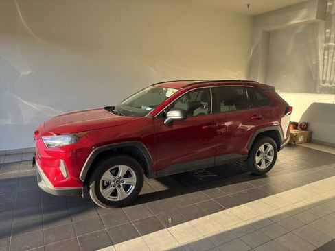 Used 2021 Toyota RAV4 LE image 6