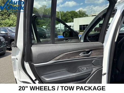 Used 2023 Jeep Grand Cherokee Limited w/ Trailer Tow Prep Group (B) AWD/4WD image 28