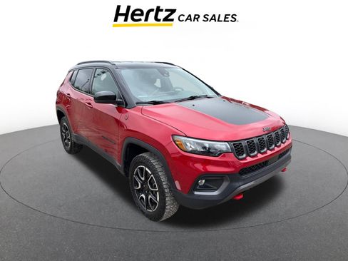 Used 2025 Jeep Compass Trailhawk AWD/4WD image 1