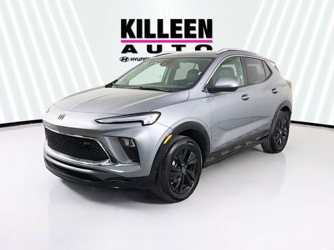 Used 2024 Buick Encore GX Sport Touring image 3