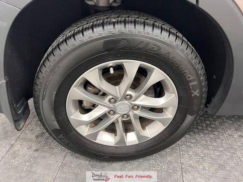 Used 2019 Hyundai Santa Fe SEL FWD image 15