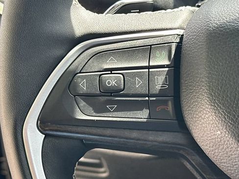 Used 2023 Jeep Grand Cherokee L Limited AWD/4WD image 34