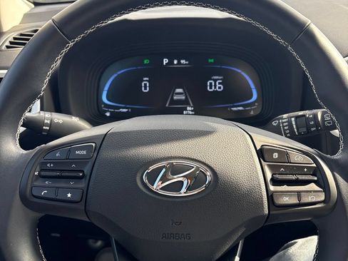 Certified 2025 Hyundai Venue Limited FWD image 7