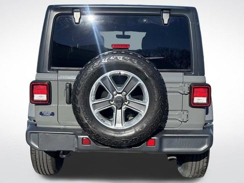 Used 2021 Jeep Wrangler Unlimited Sahara w/ Uconnect 4C Nav & Sound Group image 4