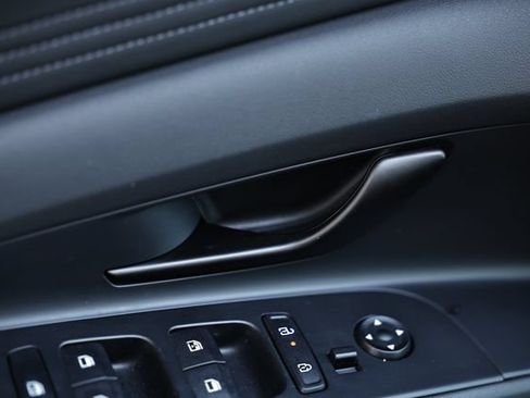 Certified 2025 Hyundai Elantra Sport FWD image 14
