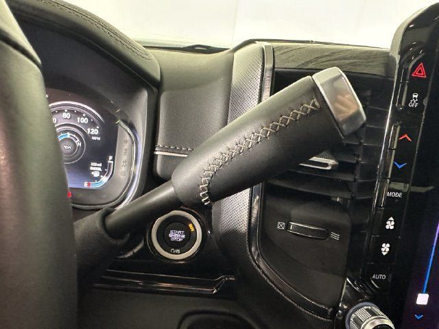 Used 2025 RAM 2500 Limited AWD/4WD image 19