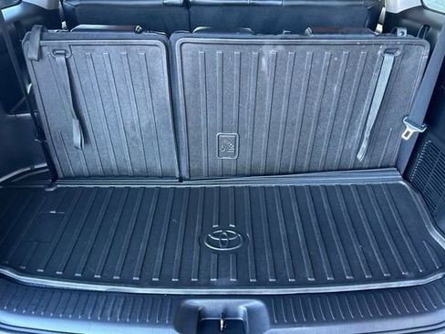 Used 2019 Toyota Highlander XLE image 18