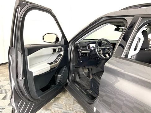 Used 2023 Ford Explorer XLT w/ Equipment Group 202A AWD/4WD image 28