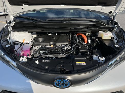Used 2025 Toyota Sienna XLE AWD/4WD image 29