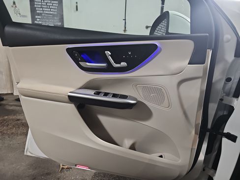 Used 2025 Mercedes-Benz GLC 300 4MATIC image 24
