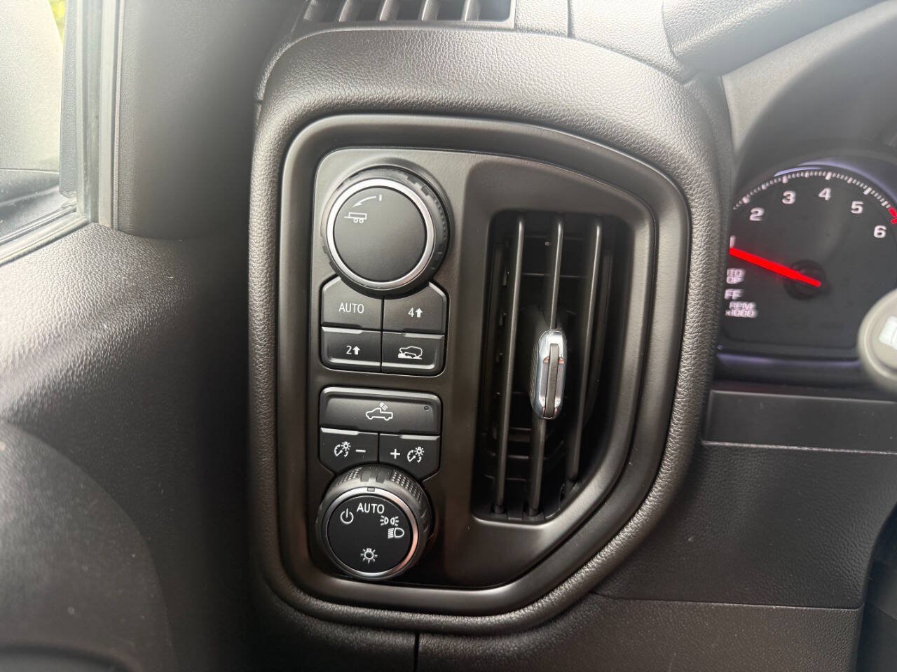Used 2023 Chevrolet Silverado 1500 W/T w/ Trailering Package AWD/4WD image 18