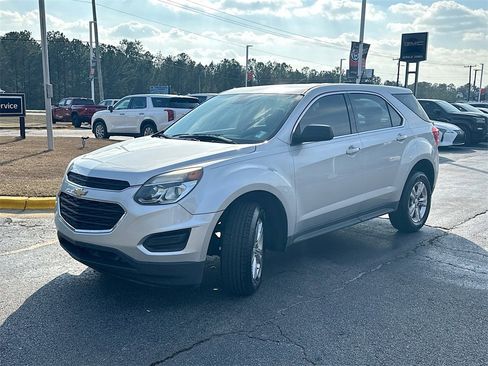 Used 2017 Chevrolet Equinox LS image 2