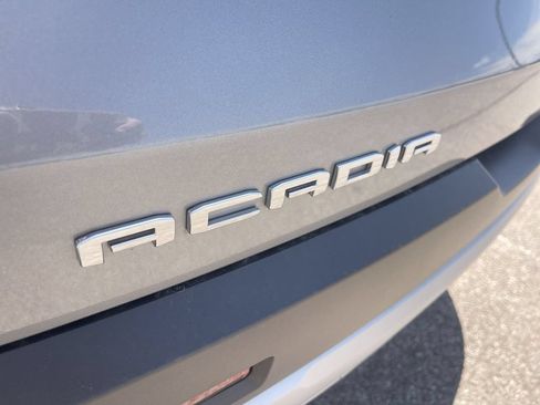 Used 2023 GMC Acadia SLT w/ Preferred Package AWD/4WD image 4