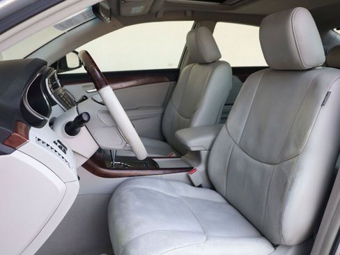 Used 2011 Toyota Avalon Limited FWD image 18