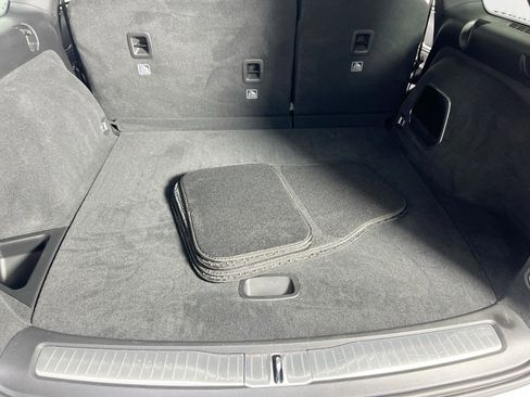 Used 2022 Jeep Grand Cherokee Overland w/ Luxury Tech Group IV image 28