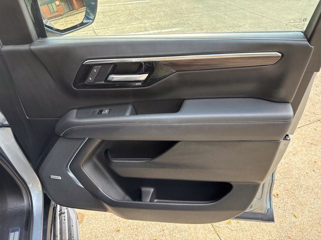 Used 2025 Chevrolet Tahoe Premier AWD/4WD image 33