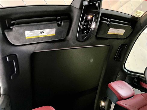 Used 2025 Porsche Cayenne GTS image 25