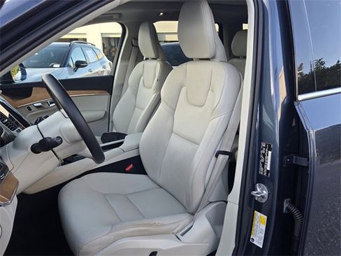 Used 2022 Volvo XC90 T6 Momentum w/ Climate Package image 13