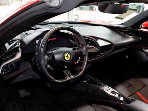Used 2023 Ferrari SF90 Spider image 22