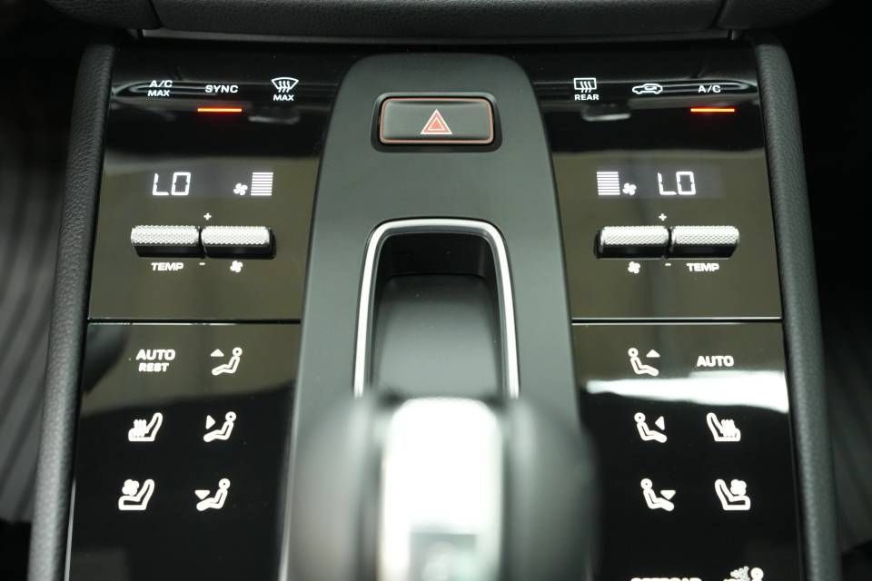 Certified 2026 Porsche Macan AWD/4WD image 21