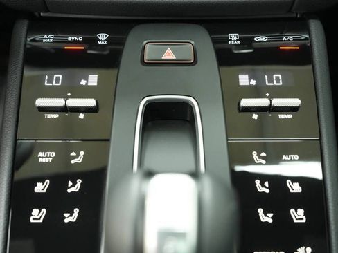 Certified 2026 Porsche Macan AWD/4WD image 21