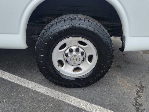 Used 2014 Chevrolet Express 2500 RWD image 28