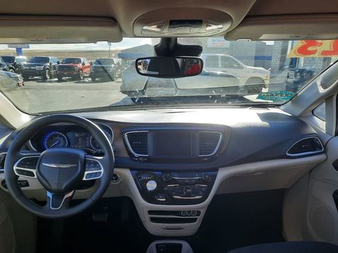 Used 2023 Chrysler Voyager LX image 11