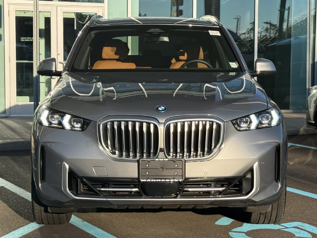 Certified 2024 BMW X5 xDrive50e w/ Premium Package AWD/4WD image 2