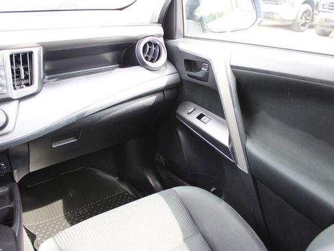 Used 2018 Toyota RAV4 LE w/ All Weather Liner Package FWD image 32