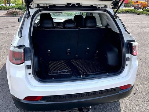 Used 2018 Jeep Compass Latitude FWD image 34